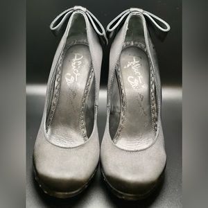 ALICE + OLIVIA
Satin Round-Toe Pumps
Size: 7.5 | IT 37.5